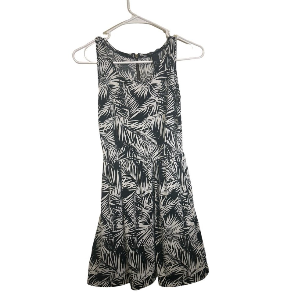 Short Black and White tropical dress